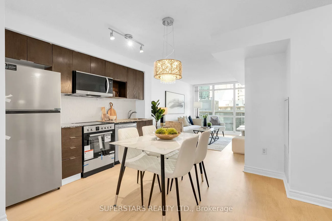 15, Fort York, Waterfront Communities C1, Toronto