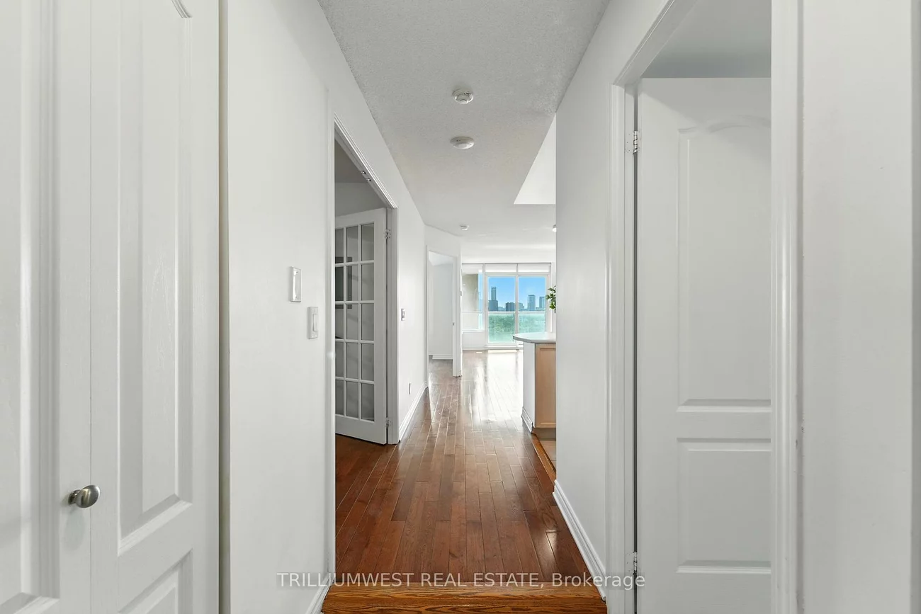 17, Barberry, Bayview Village, Toronto