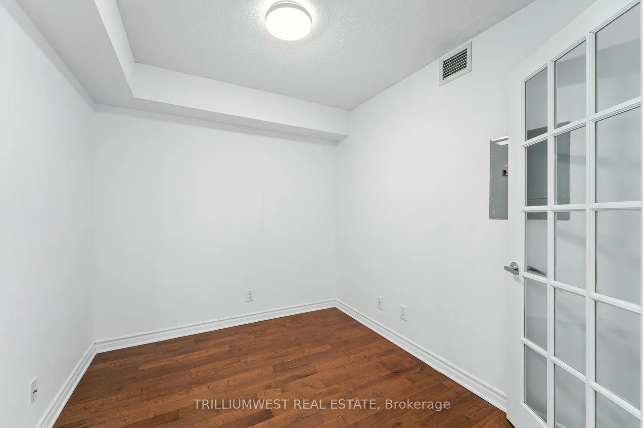17, Barberry, Bayview Village, Toronto