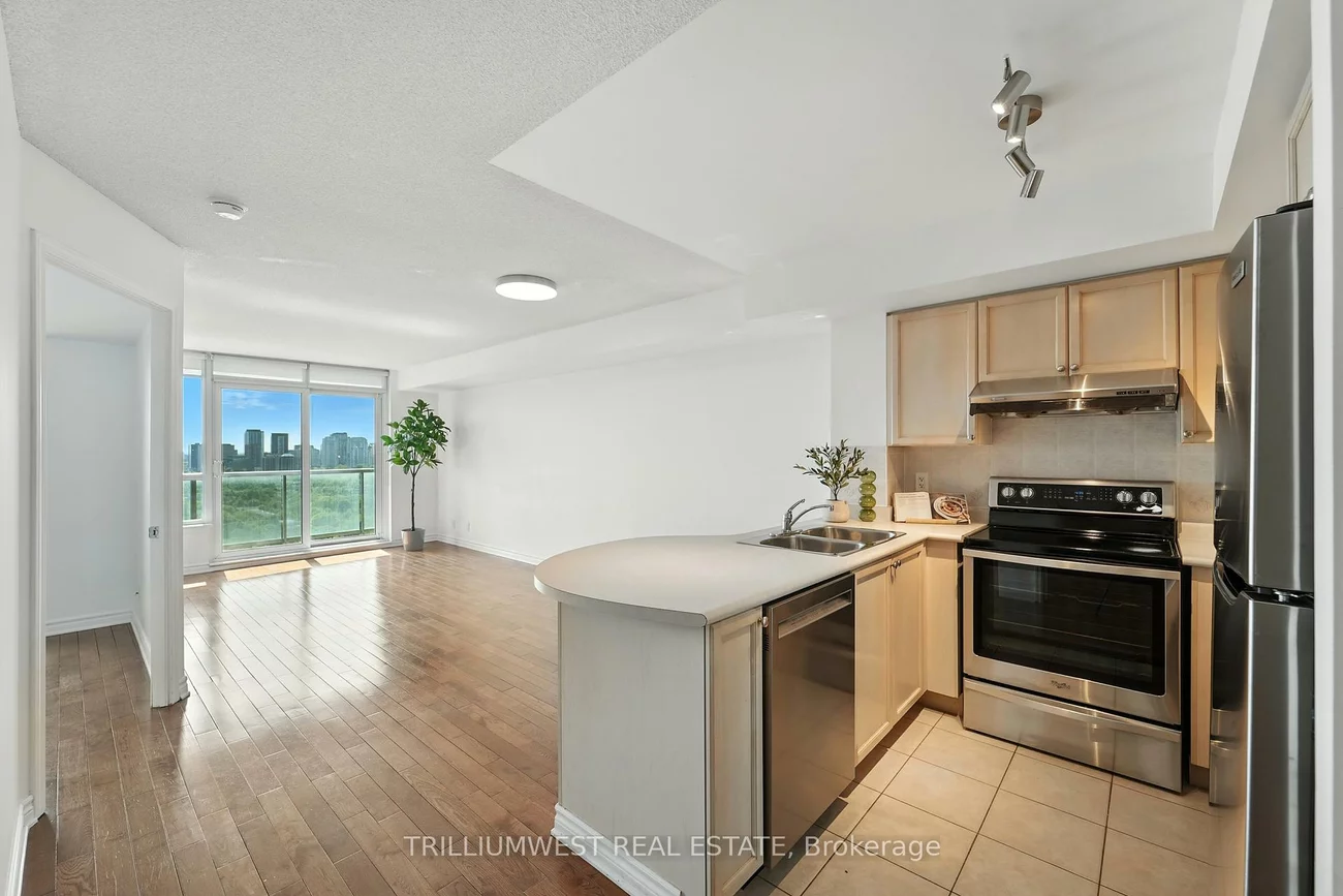 17, Barberry, Bayview Village, Toronto