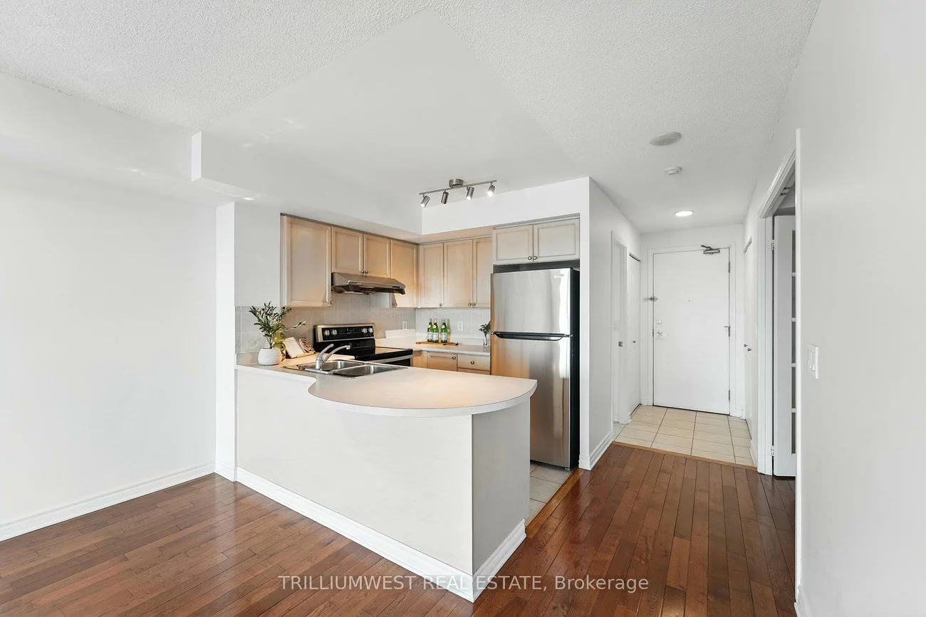 17, Barberry, Bayview Village, Toronto