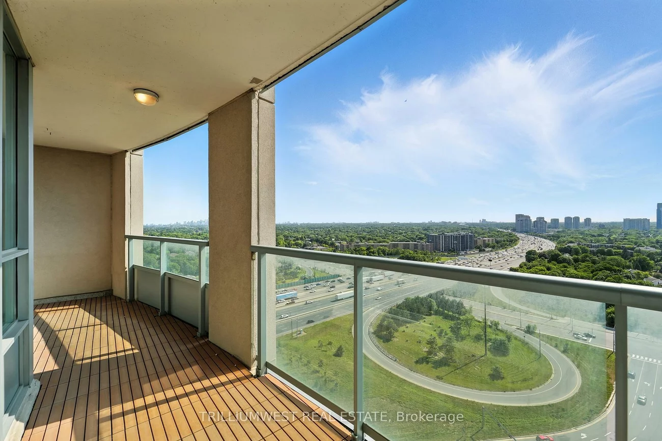 17, Barberry, Bayview Village, Toronto