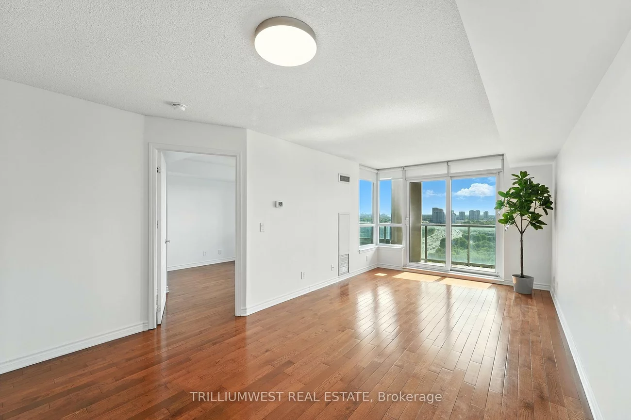 17, Barberry, Bayview Village, Toronto