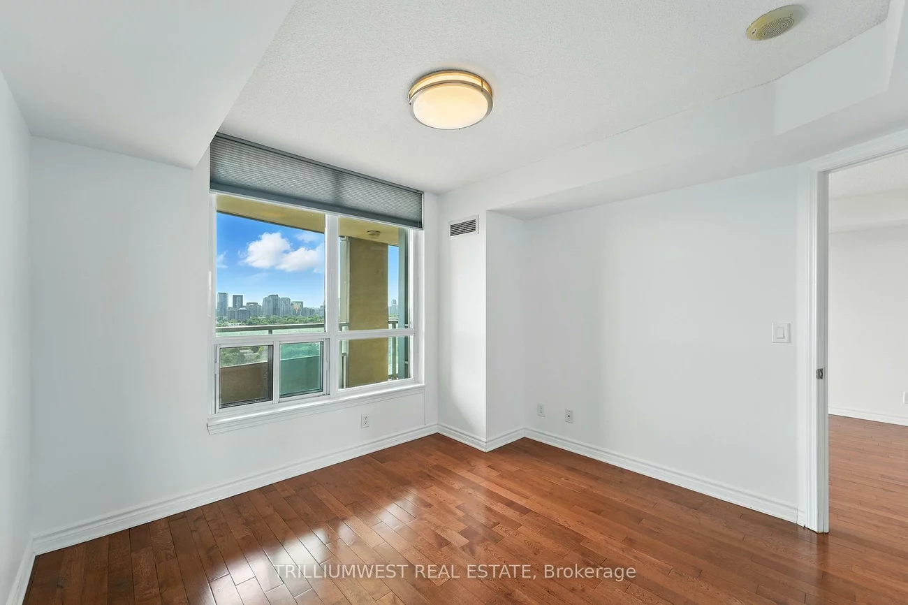 17, Barberry, Bayview Village, Toronto
