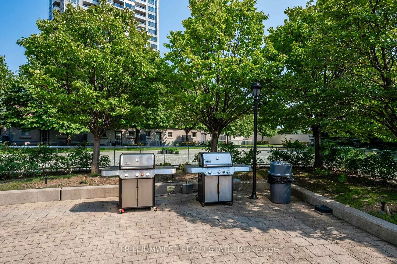 17, Barberry, Bayview Village, Toronto