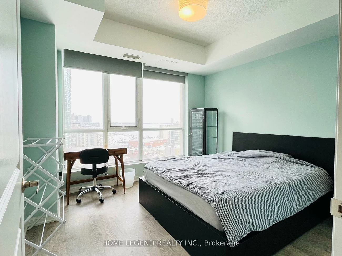 21, Grand Magazine, Niagara, Toronto