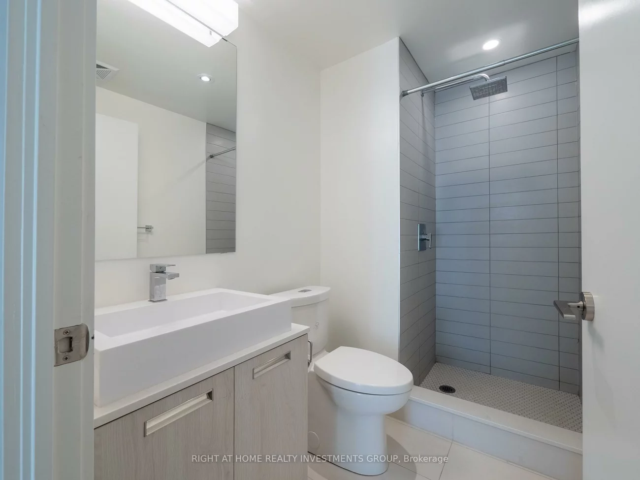 2A, Church, Waterfront Communities C8, Toronto