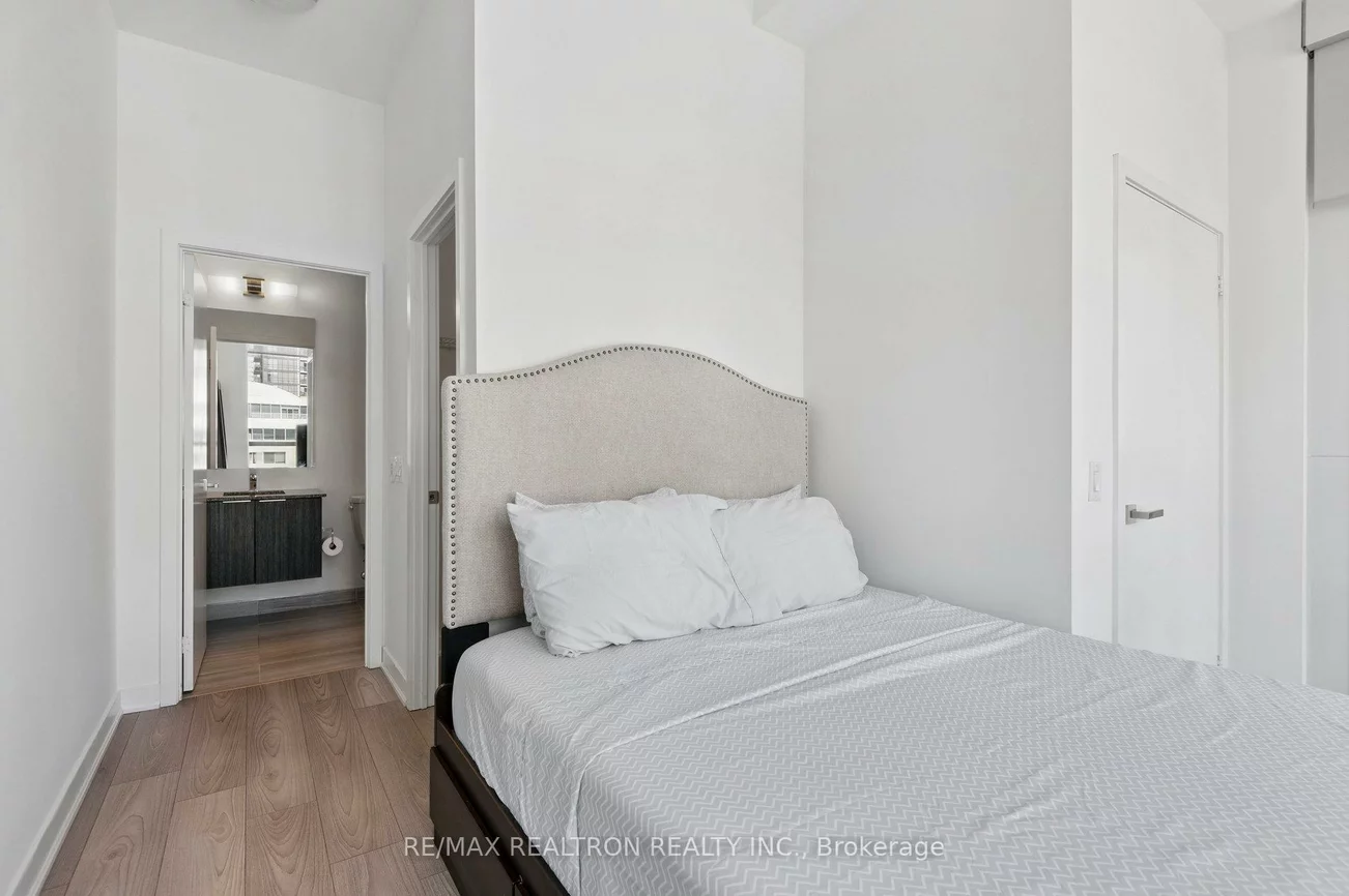 120, Parliament, Moss Park, Toronto