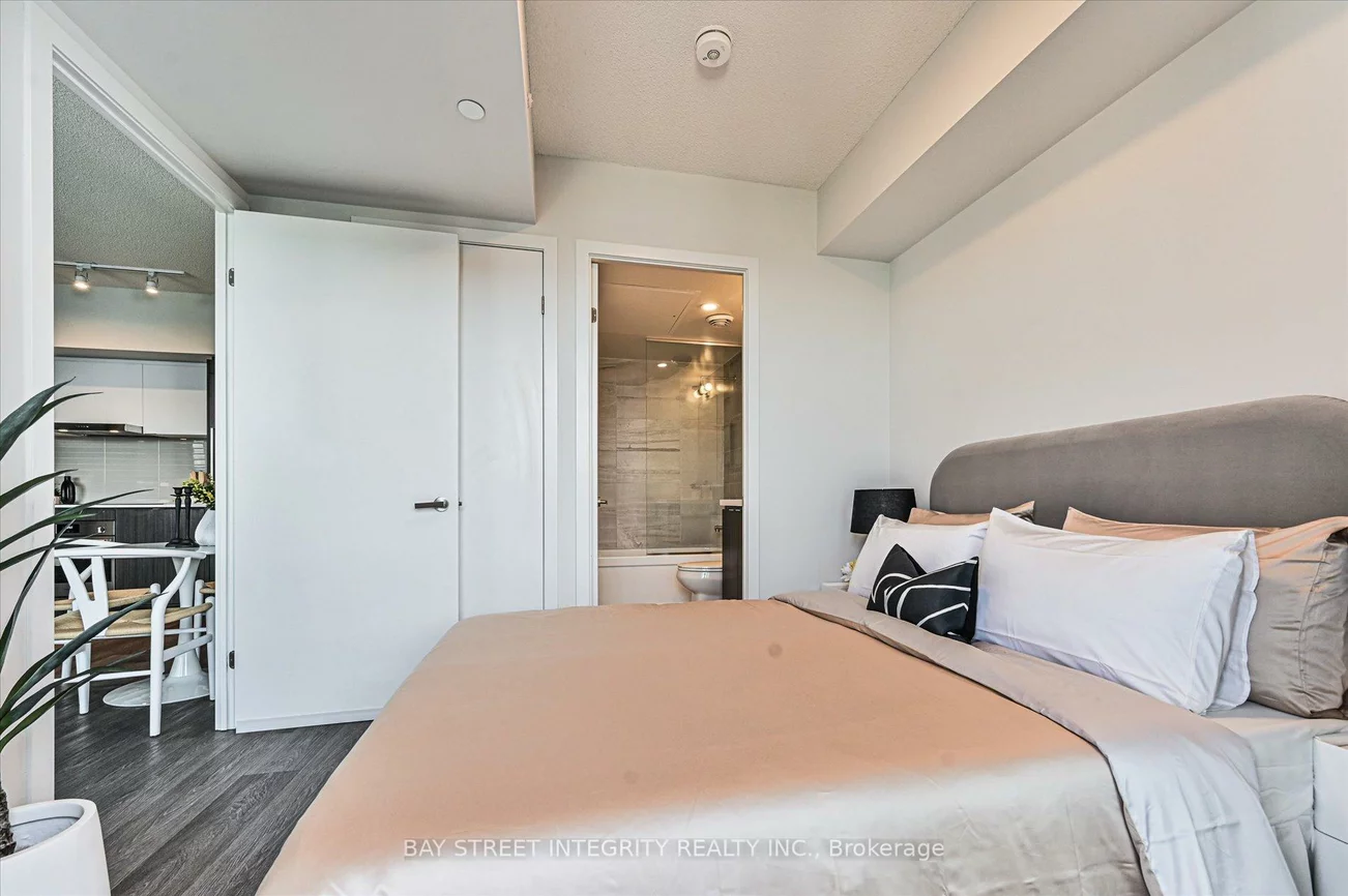 55, Cooper, Waterfront Communities C8, Toronto