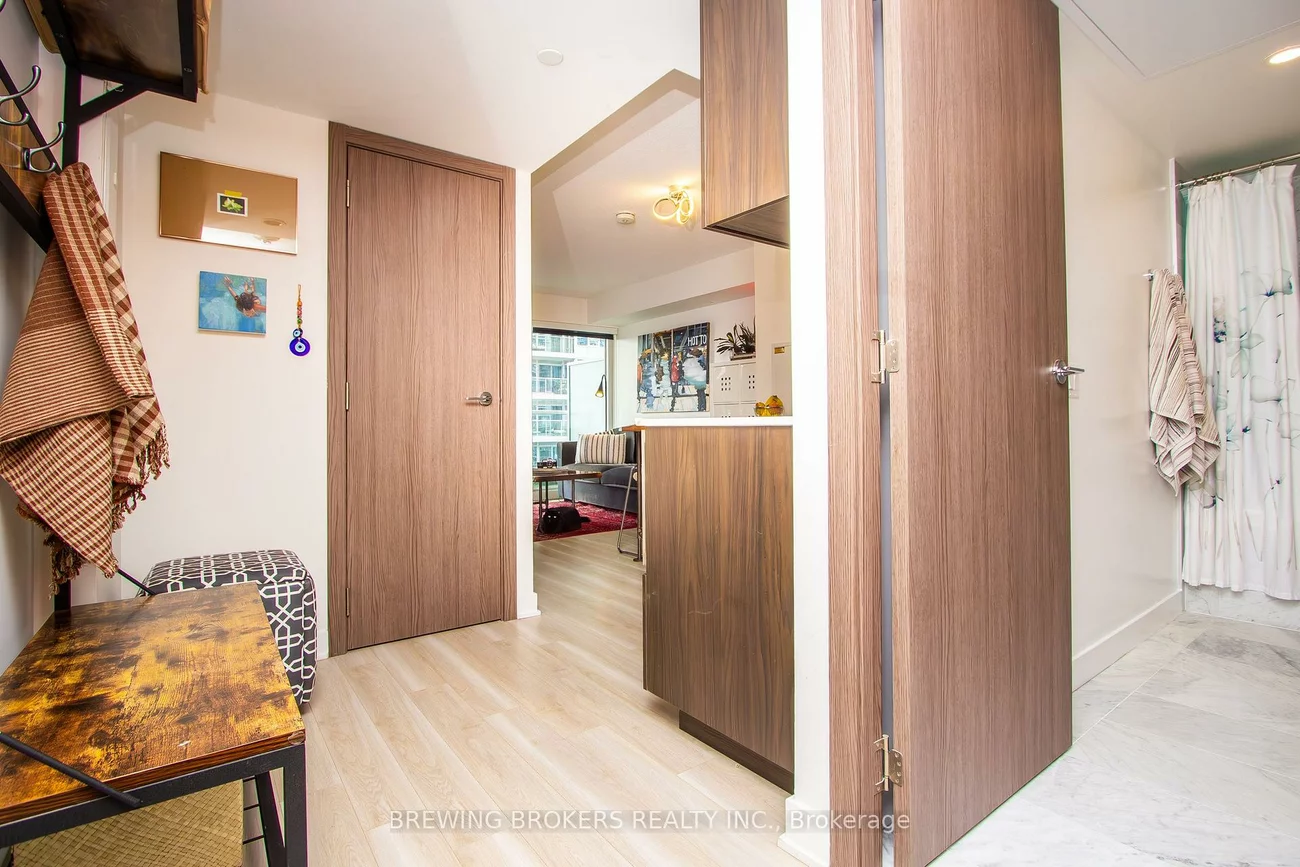 17, Bathurst, Waterfront Communities C1, Toronto