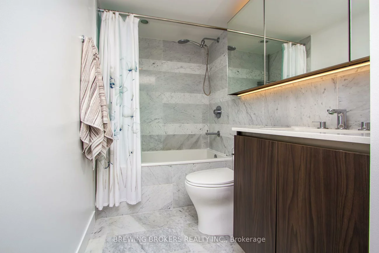 17, Bathurst, Waterfront Communities C1, Toronto