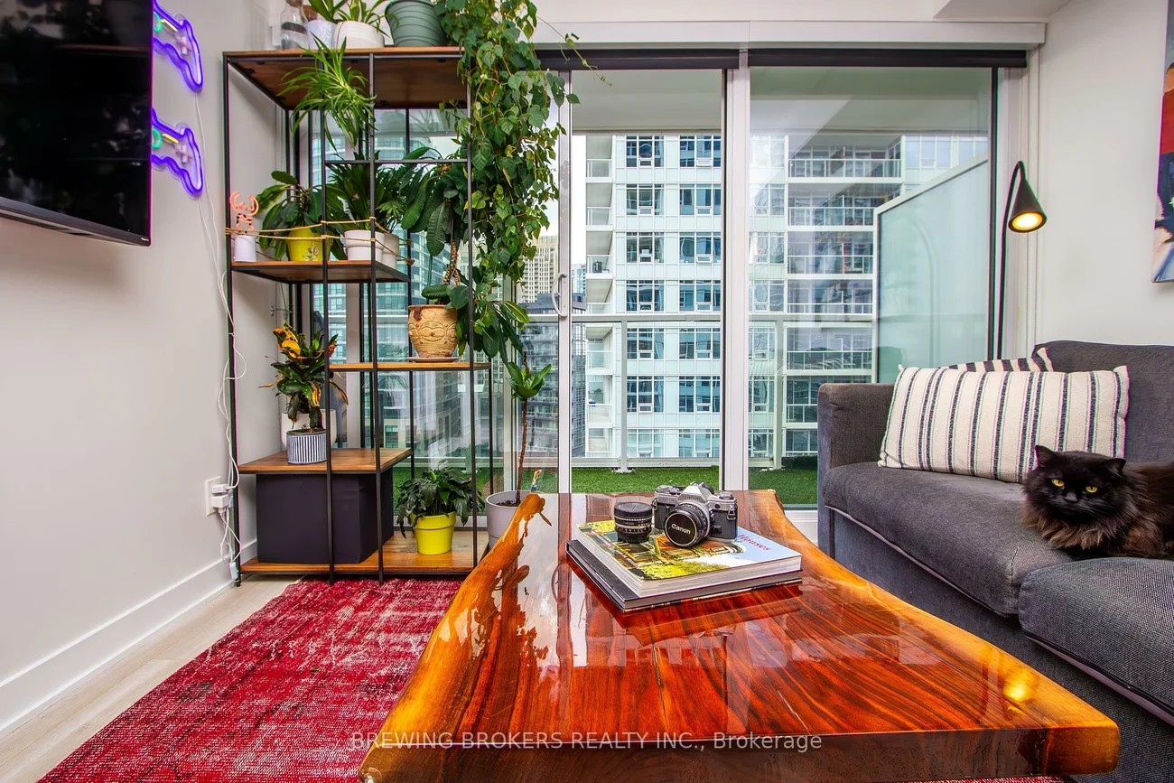 17, Bathurst, Waterfront Communities C1, Toronto