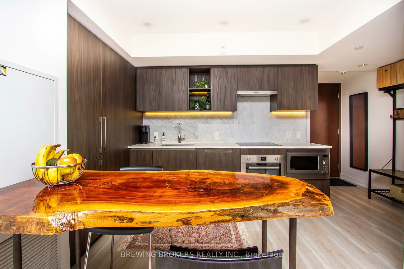 17, Bathurst, Waterfront Communities C1, Toronto