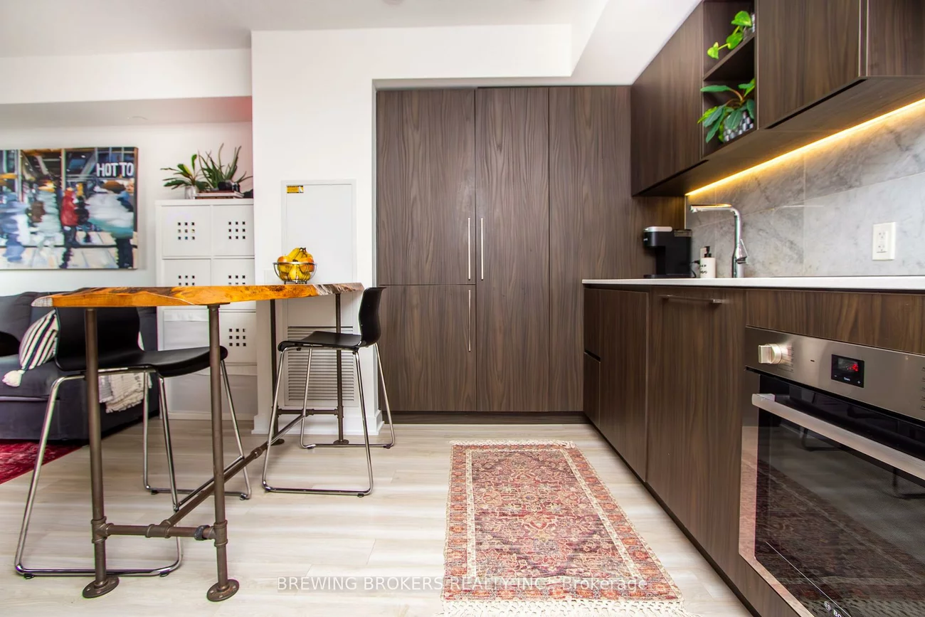 17, Bathurst, Waterfront Communities C1, Toronto
