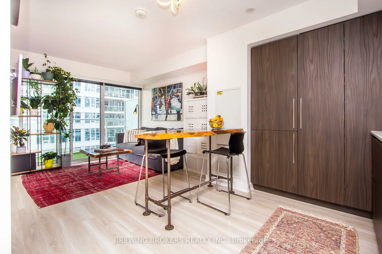 17, Bathurst, Waterfront Communities C1, Toronto