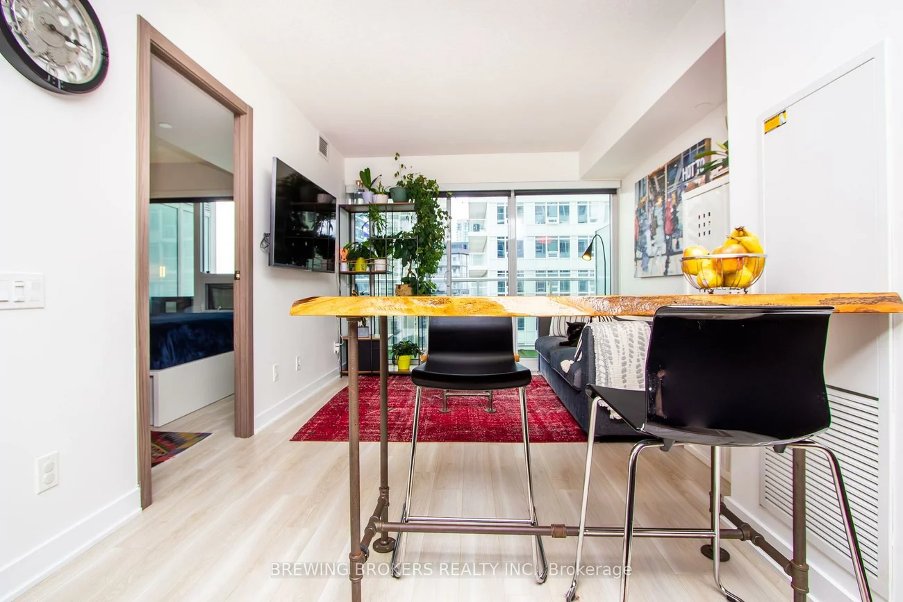 17, Bathurst, Waterfront Communities C1, Toronto