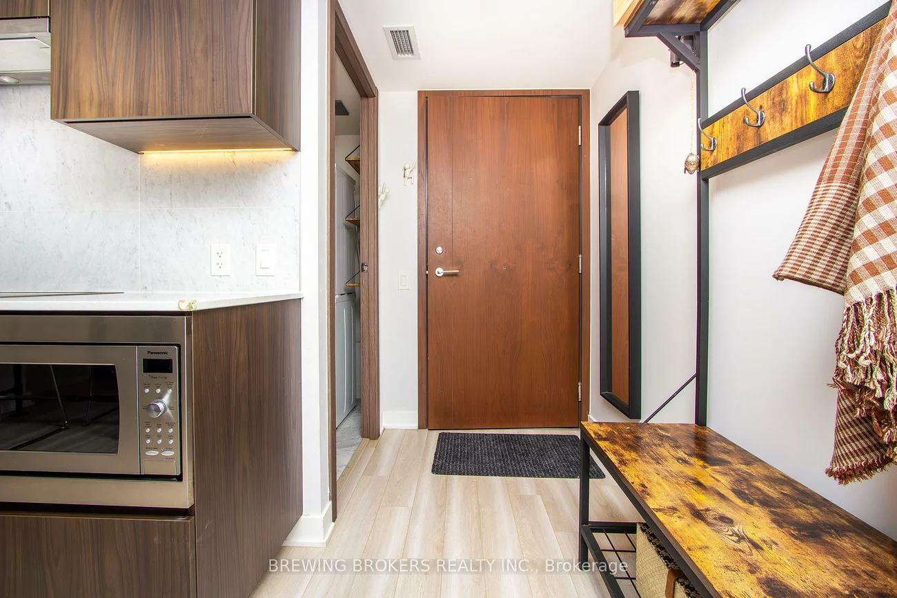 17, Bathurst, Waterfront Communities C1, Toronto