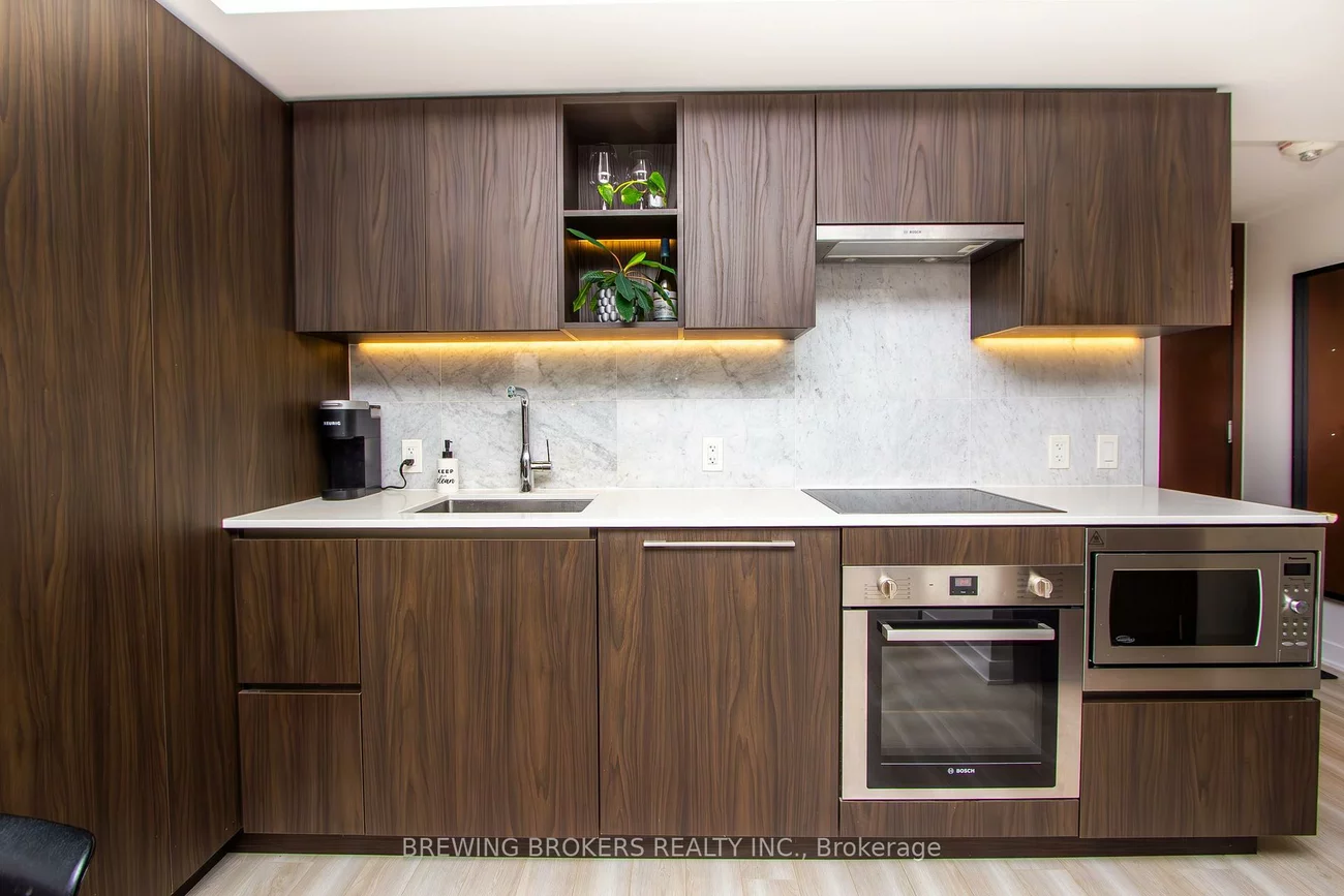 17, Bathurst, Waterfront Communities C1, Toronto