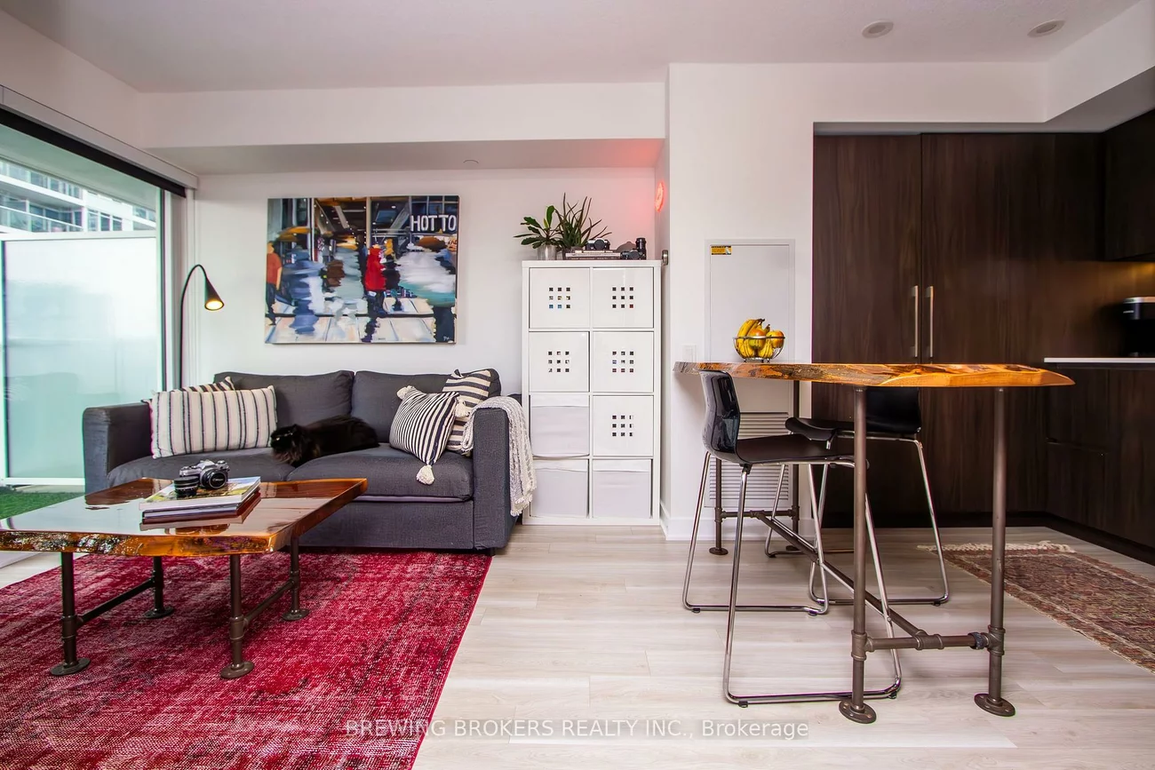 17, Bathurst, Waterfront Communities C1, Toronto