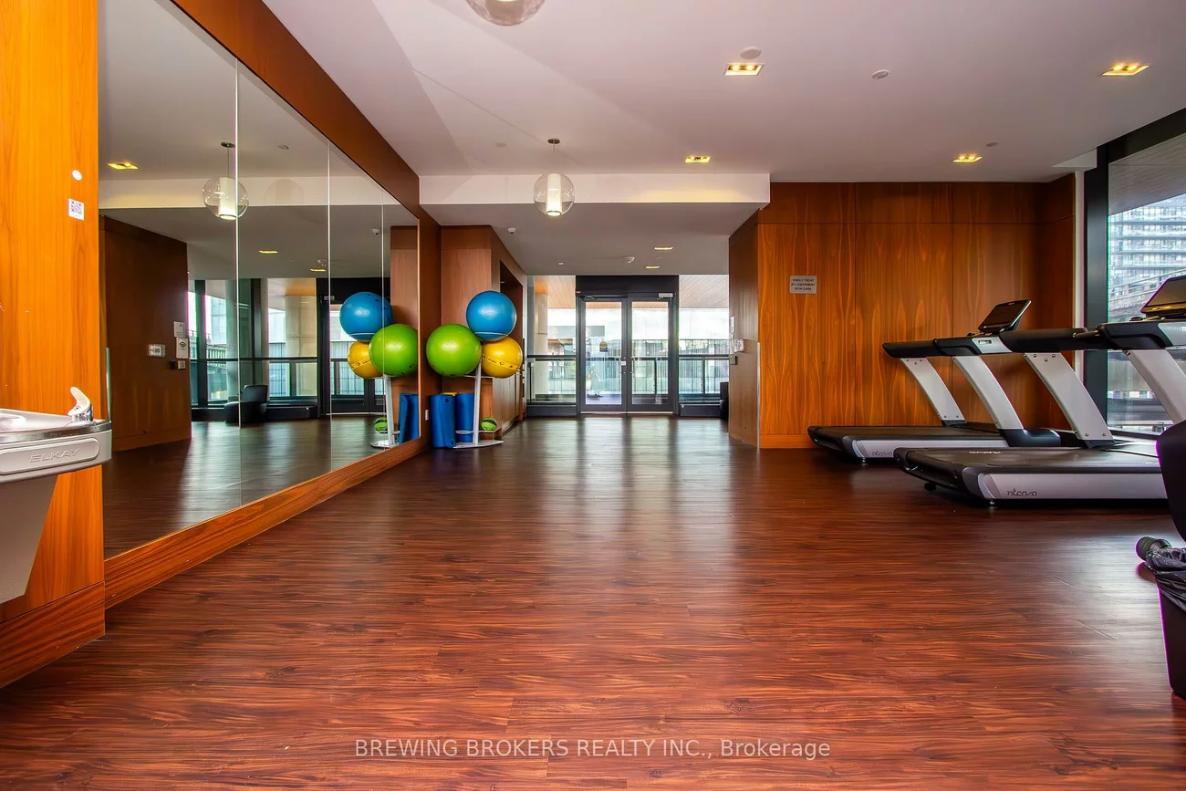 17, Bathurst, Waterfront Communities C1, Toronto