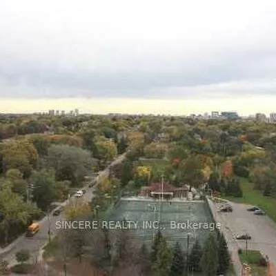 35, Hollywood, Willowdale East, Toronto