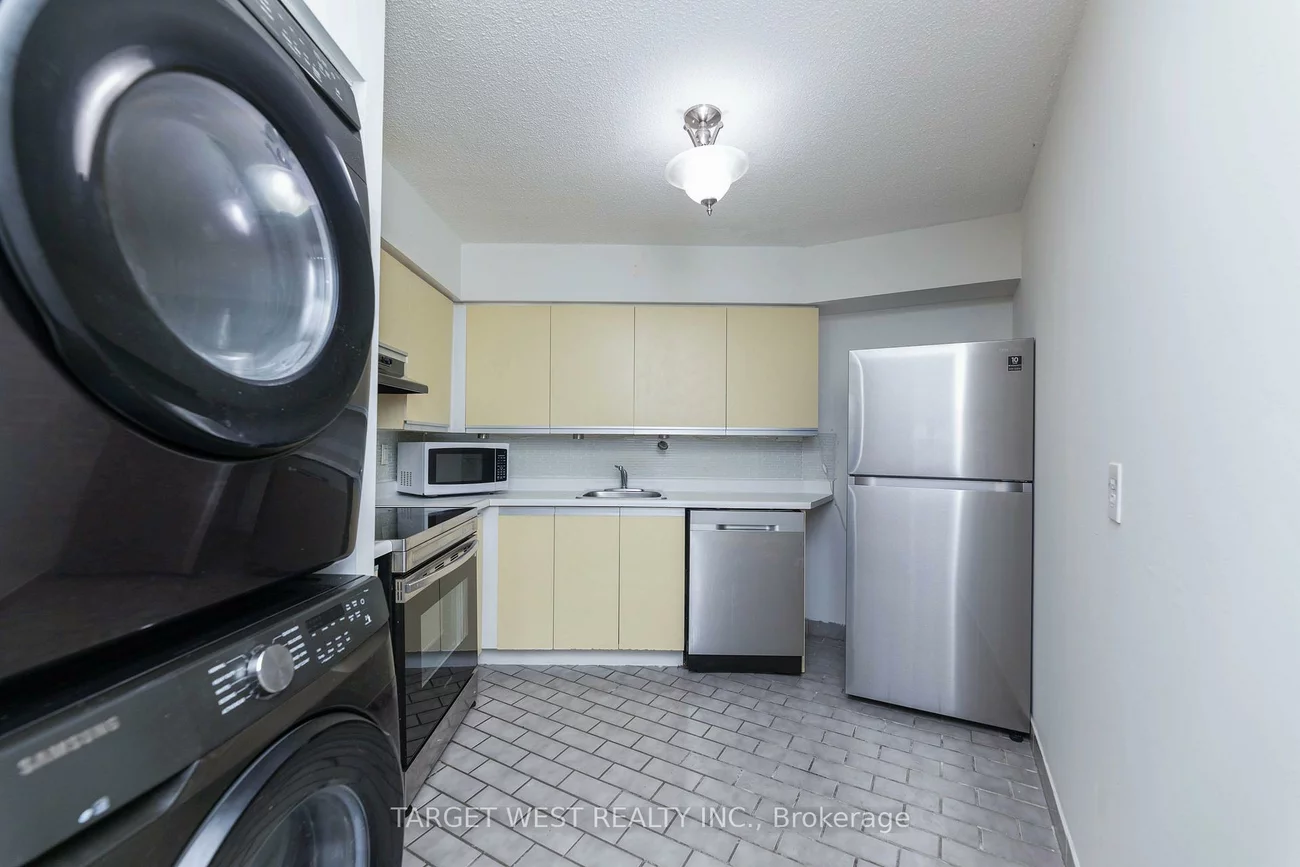 250, Queens, Waterfront Communities C1, Toronto