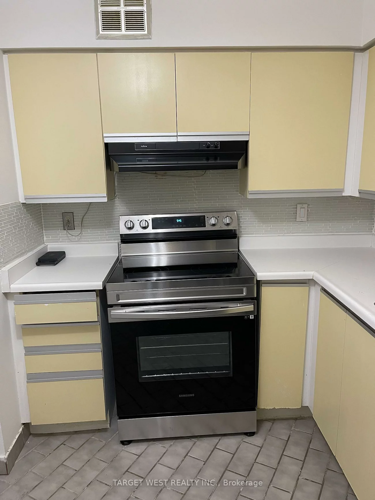 250, Queens, Waterfront Communities C1, Toronto