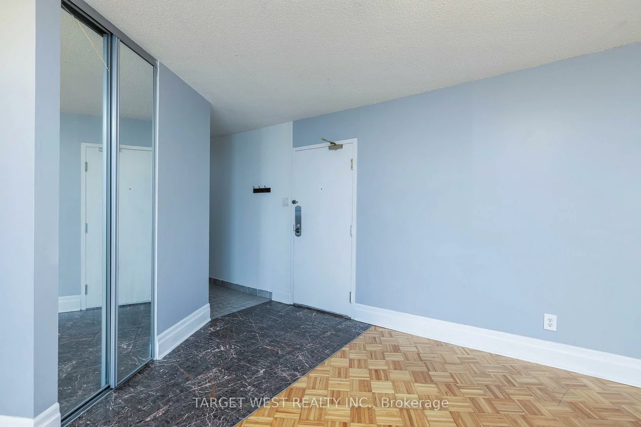 250, Queens, Waterfront Communities C1, Toronto