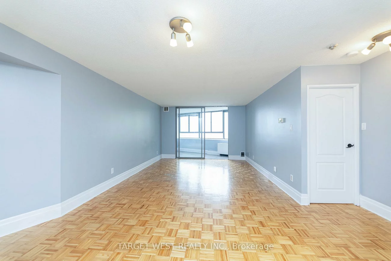 250, Queens, Waterfront Communities C1, Toronto