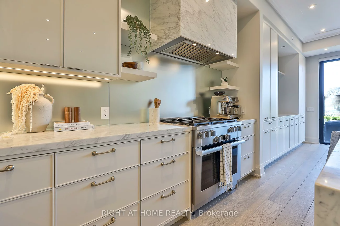 363, Avenue, Yonge-St. Clair, Toronto