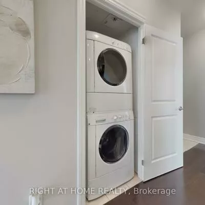 23, Rean, Bayview Village, Toronto