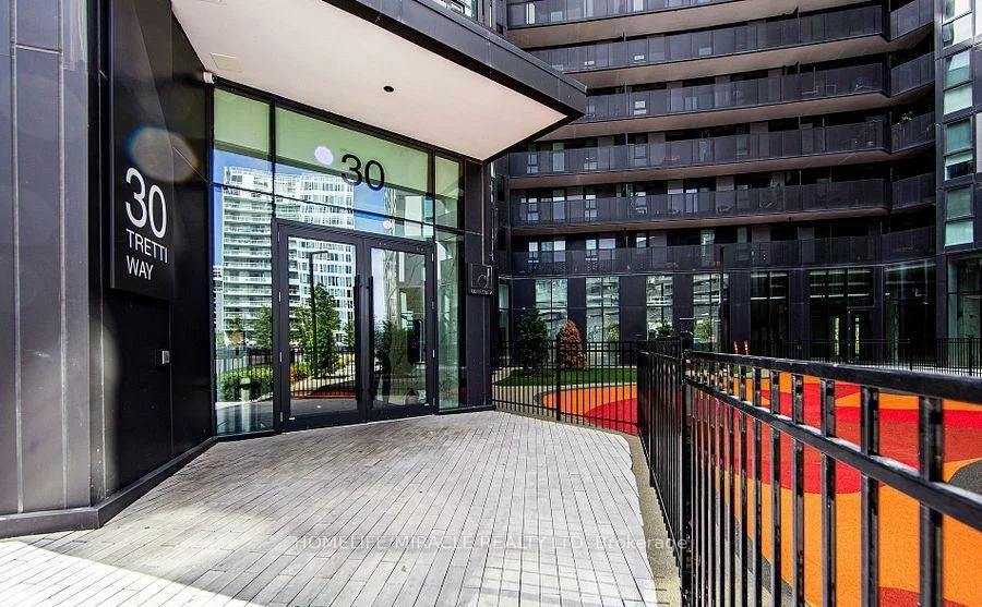 30, Tretti, Clanton Park, Toronto