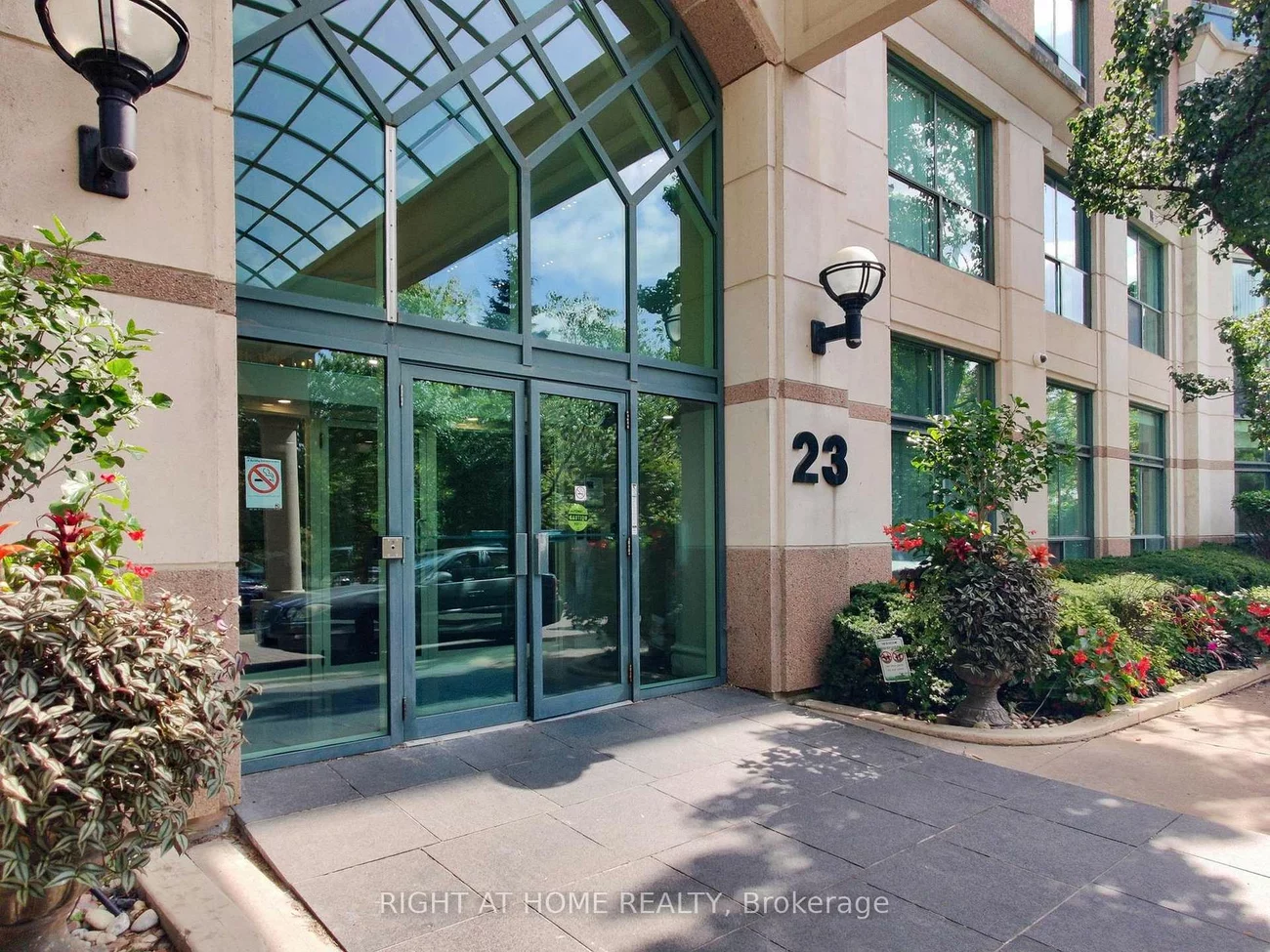 23, Lorraine, Willowdale West, Toronto