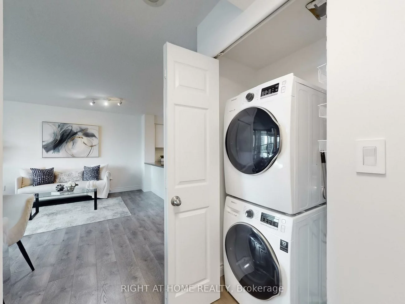 23, Lorraine, Willowdale West, Toronto
