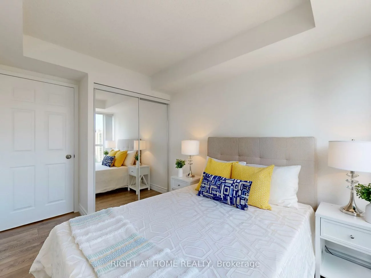 23, Lorraine, Willowdale West, Toronto