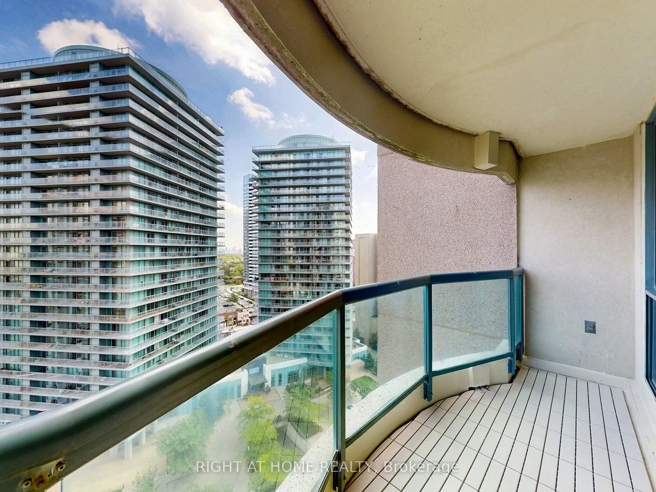 23, Lorraine, Willowdale West, Toronto