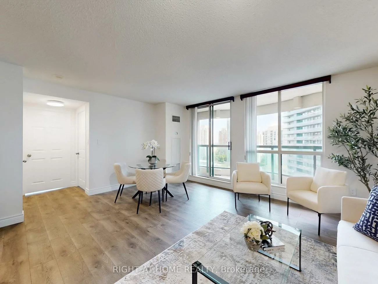23, Lorraine, Willowdale West, Toronto
