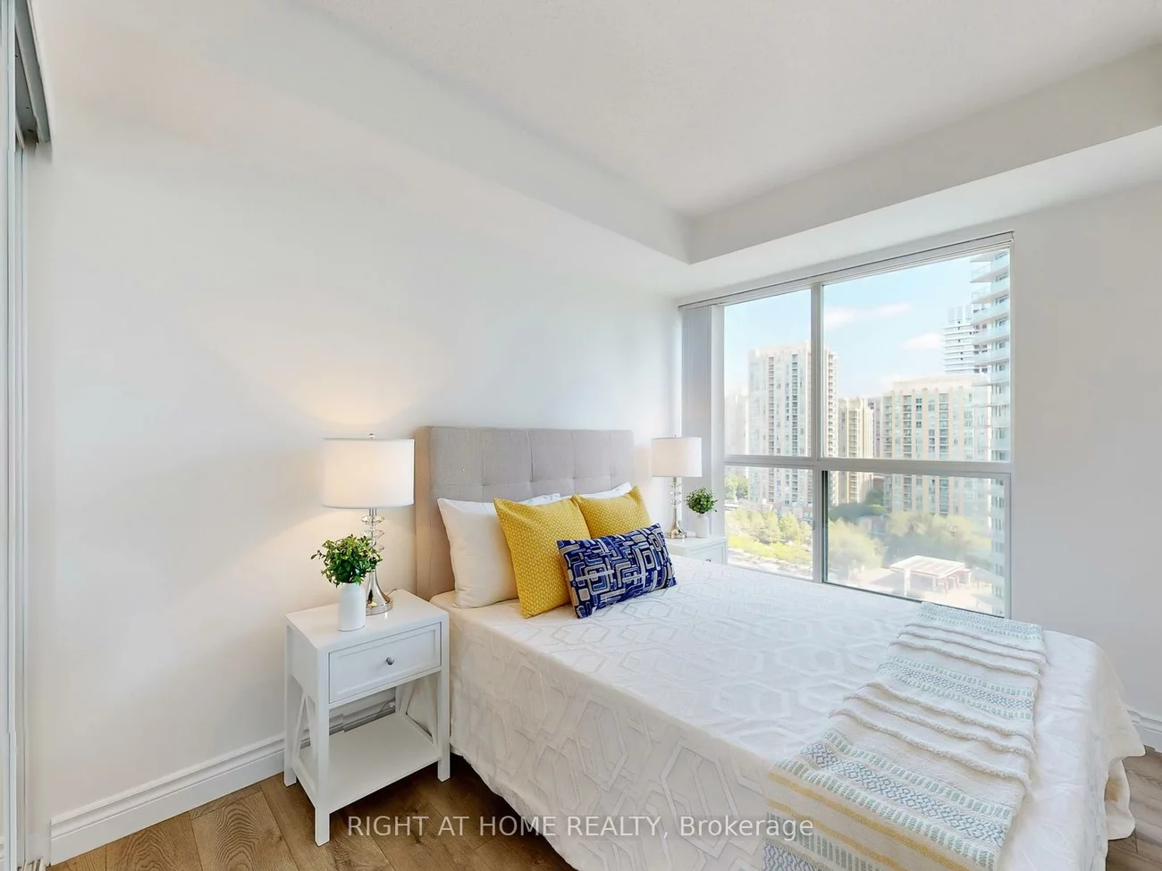 23, Lorraine, Willowdale West, Toronto