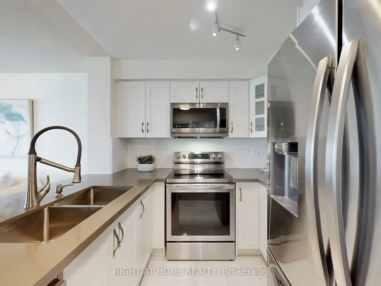 23, Lorraine, Willowdale West, Toronto
