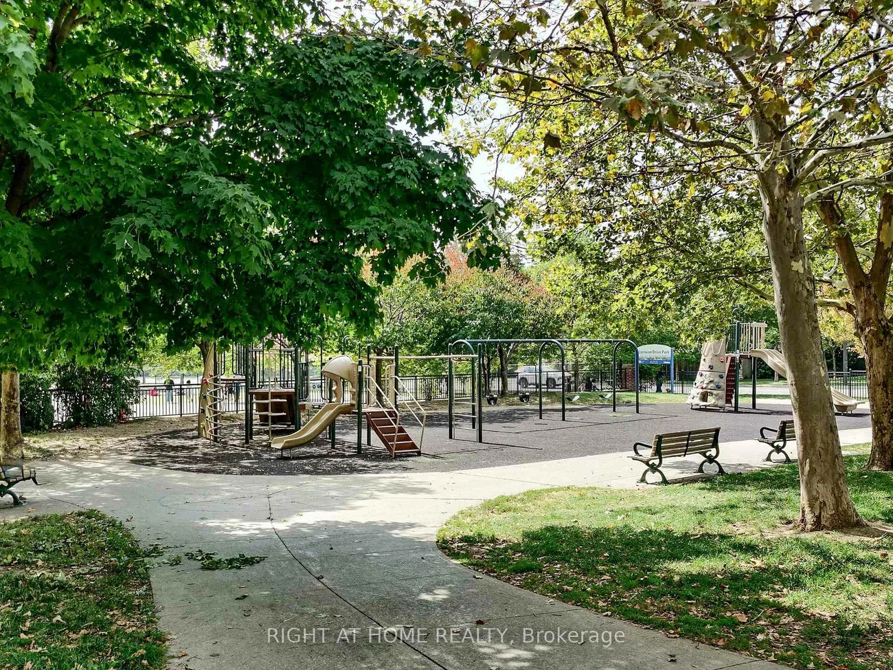 23, Lorraine, Willowdale West, Toronto