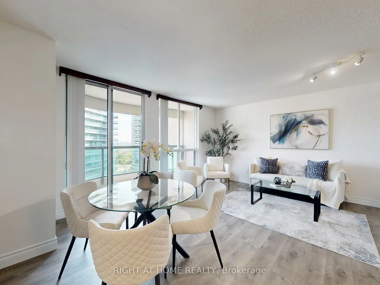 23, Lorraine, Willowdale West, Toronto
