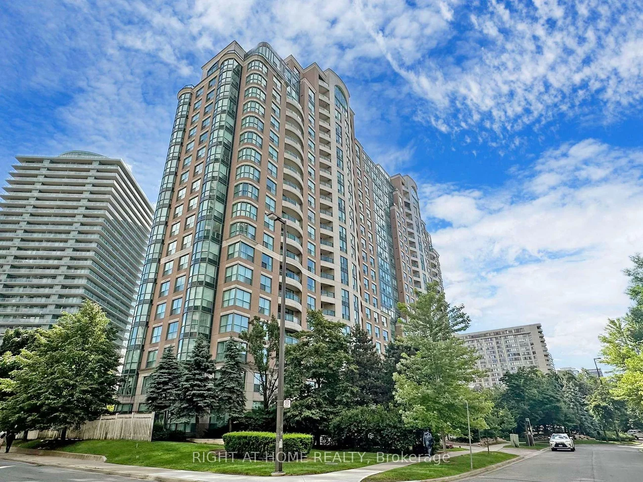 23, Lorraine, Willowdale West, Toronto