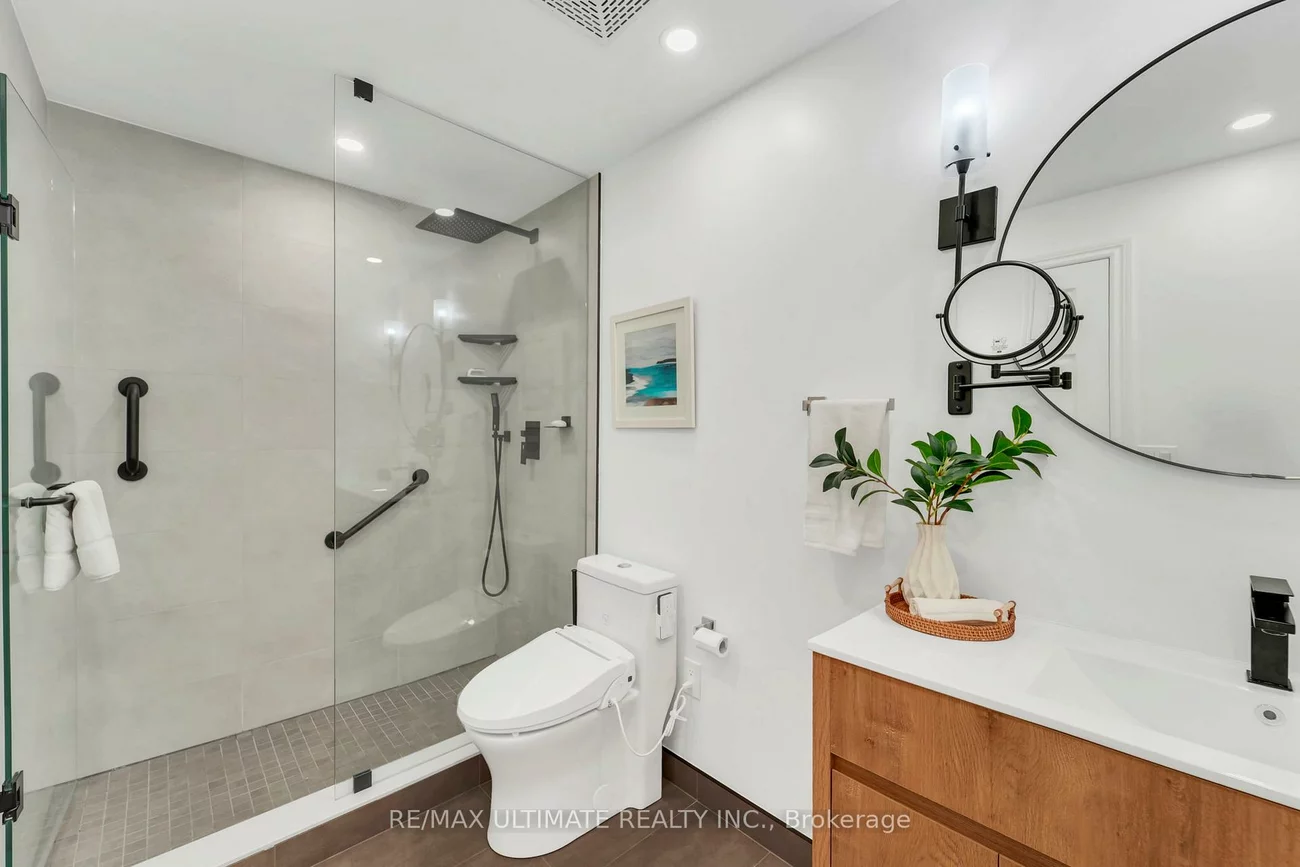 1750, Bayview, Mount Pleasant East, Toronto