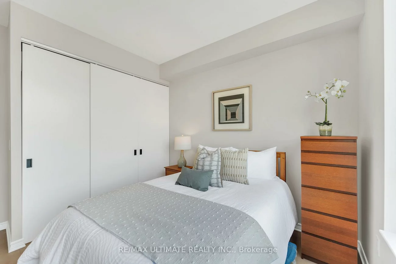 1750, Bayview, Mount Pleasant East, Toronto