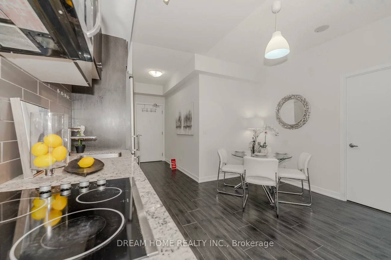 18, Rean, Bayview Village, Toronto