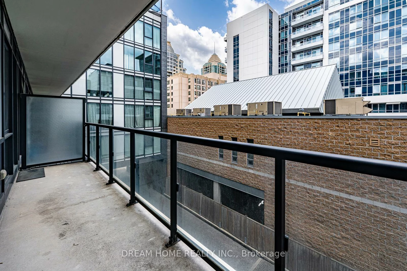 18, Rean, Bayview Village, Toronto