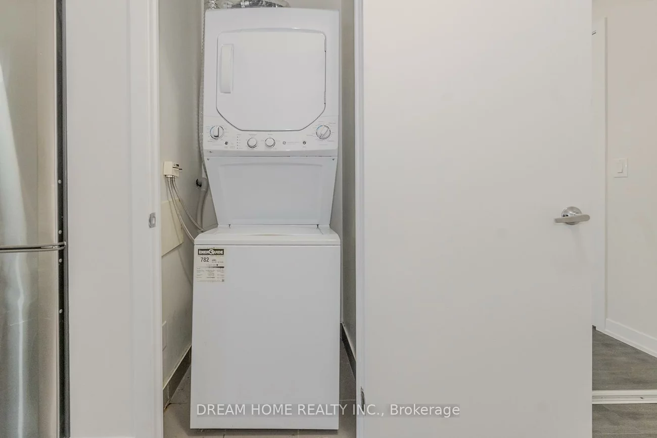 18, Rean, Bayview Village, Toronto