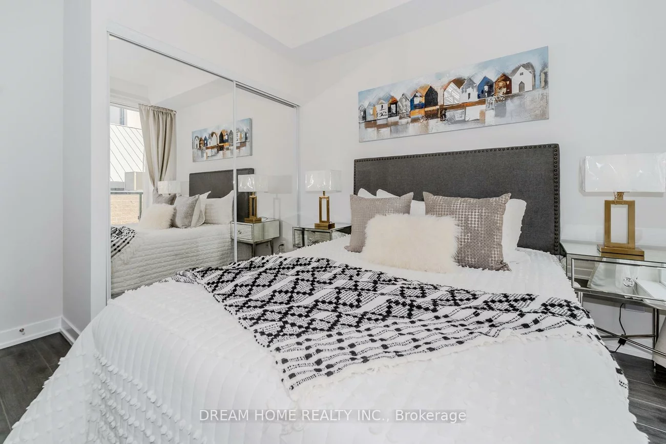 18, Rean, Bayview Village, Toronto