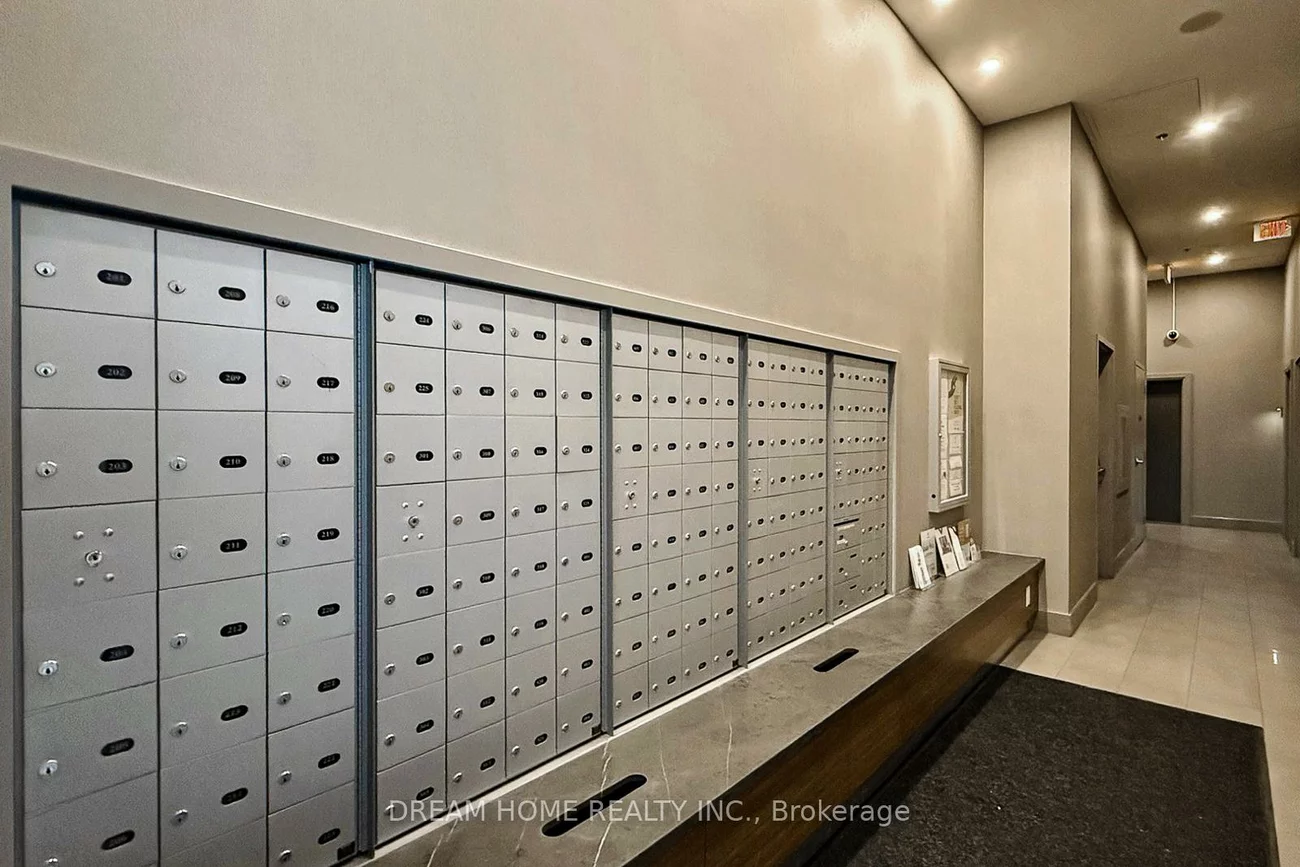 18, Rean, Bayview Village, Toronto