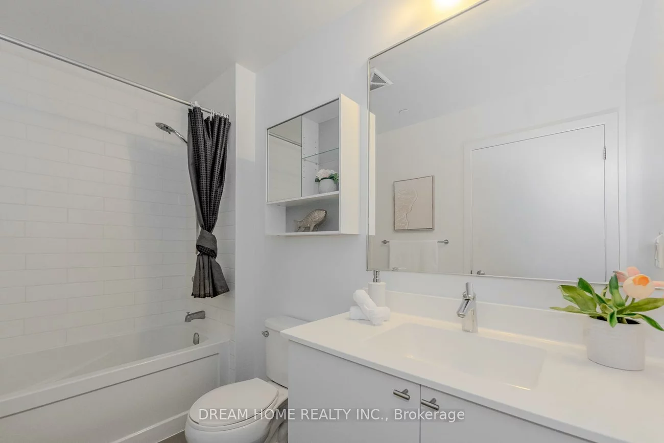 18, Rean, Bayview Village, Toronto